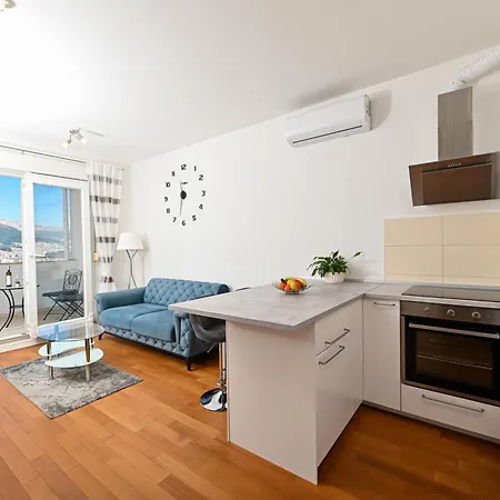 Comfort With Parking & View *