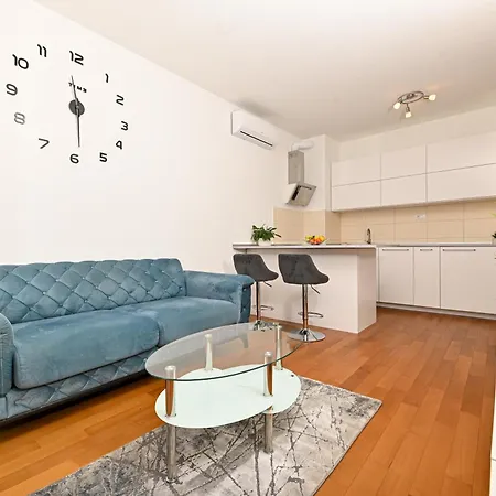 Comfort With Parking & View Split