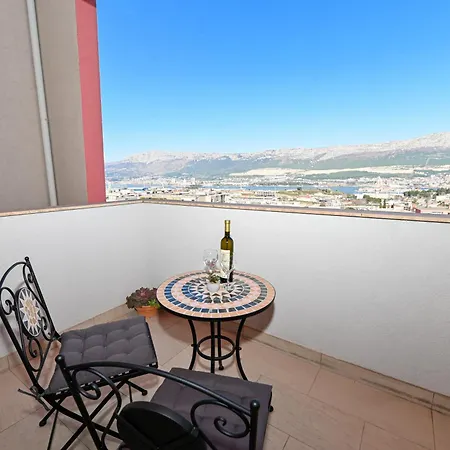 Comfort With Parking & View Apartment Split