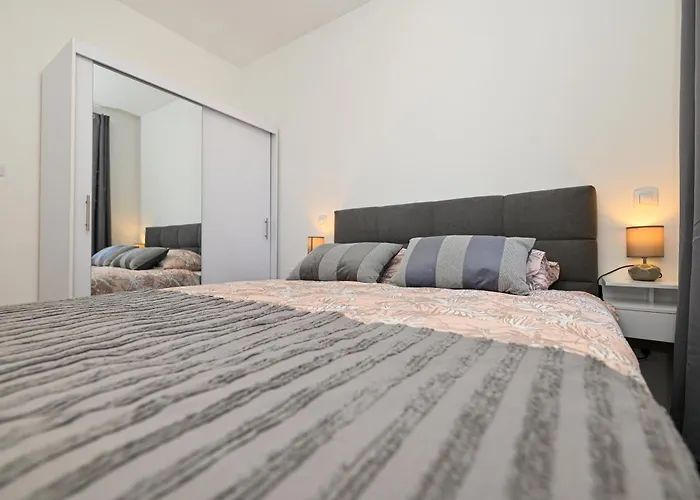 Apartment Comfort With Parking & View *