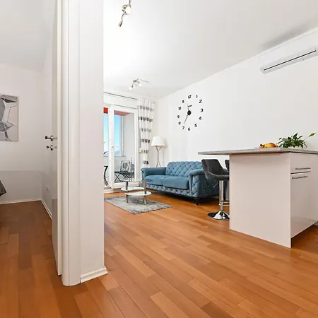 Daire Comfort With Parking & View Split